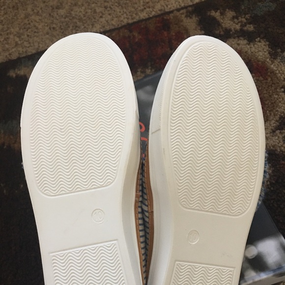 Impressions Boutique Slip on - Picture 4 of 7